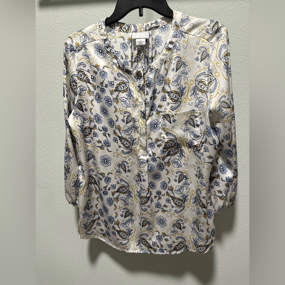 Liz Claiborne Ladies Tunic, 3/4 sleeve Size Large with small floral print EUC